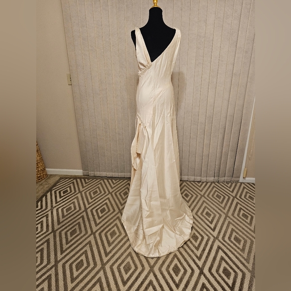 Peter Langner Cream Wedding Dress 6/8 - Picture 4 of 8